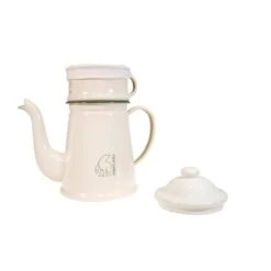 Nordisk Madam Blå Coffee Pot 1,5 L (2022) -Outnorth Butikk nordisk madam bla coffee pot 1 5l cream 2